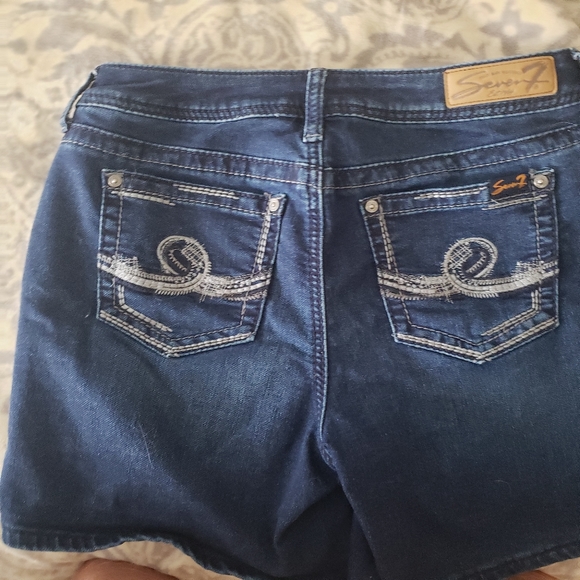 Seven Shorts - Picture 2 of 3